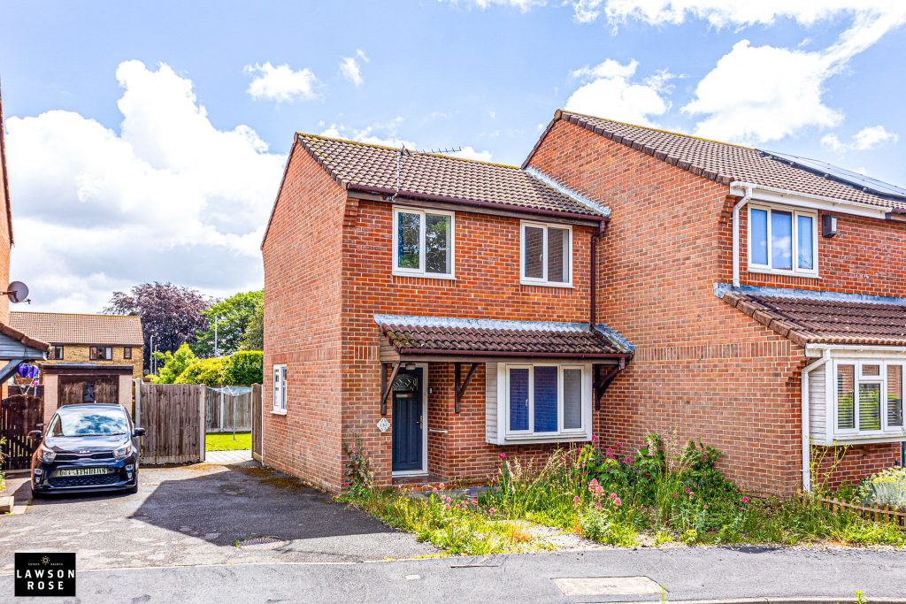 2 bedroom house Sold STC, Benham Drive, Portsmouth, PO3