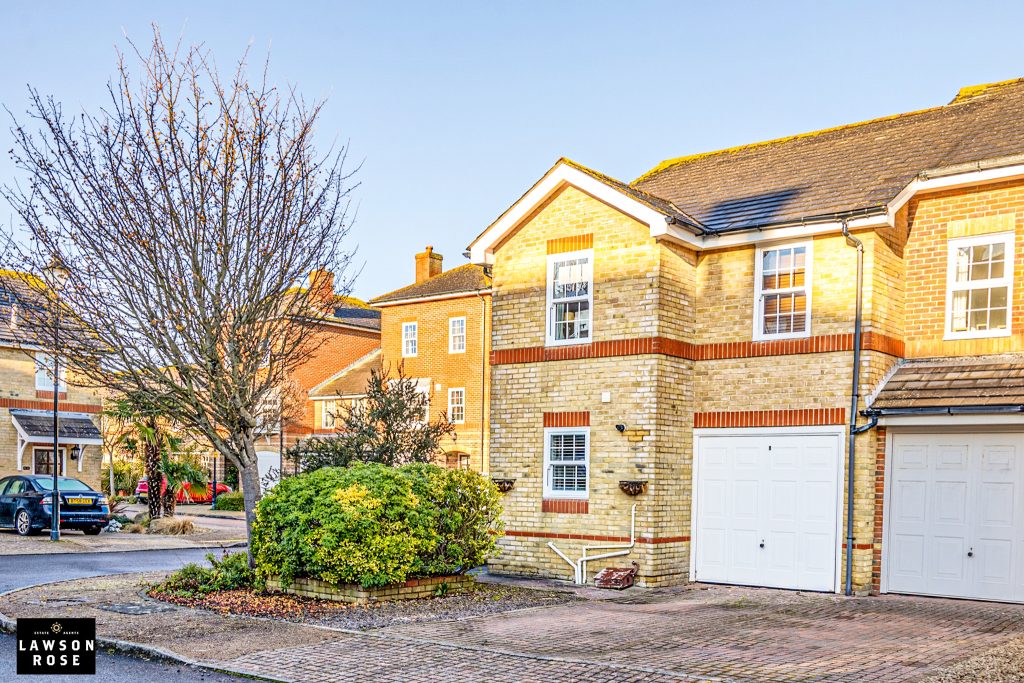 3 bedroom house Sold STC, Mountbatten Square, Southsea, PO4