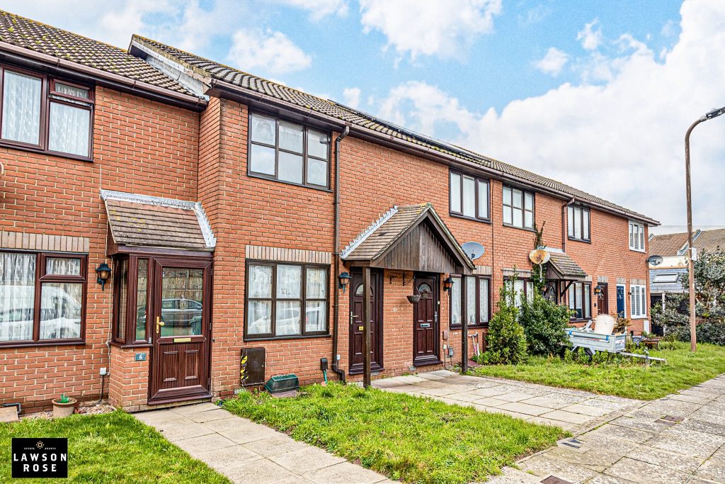 2 bedroom house Sold STC, Blenheim Court, Southsea, PO4
