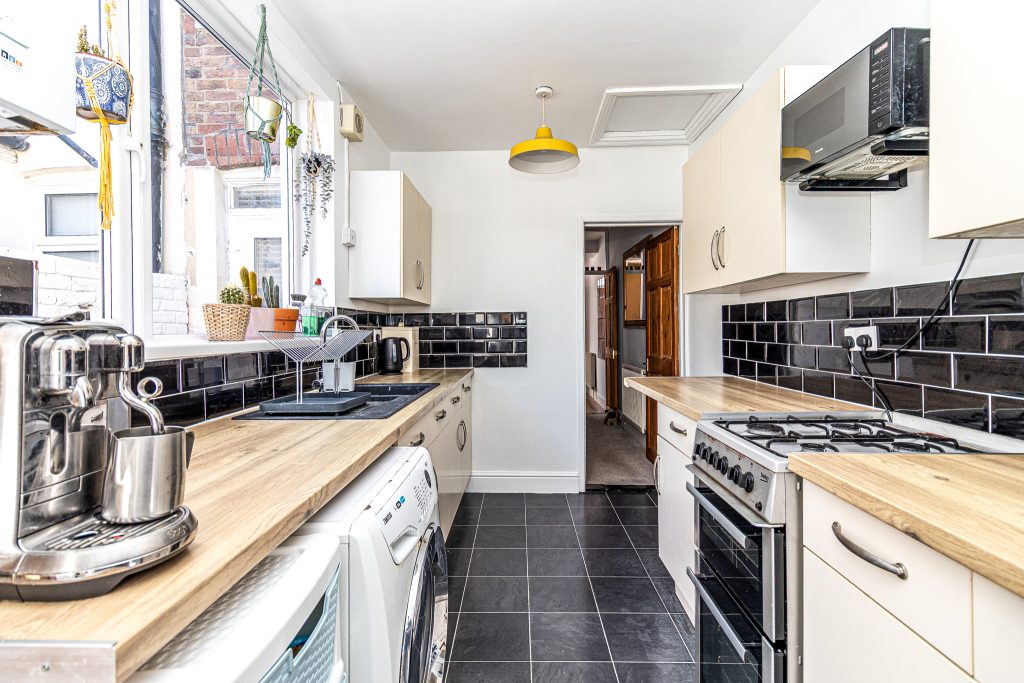 2 bedroom house Sold STC, Londesborough Road, Southsea, PO4 – photo 9