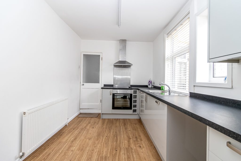 2 bedroom house Sold STC, Maxwell Road, Southsea, PO4 – photo 13