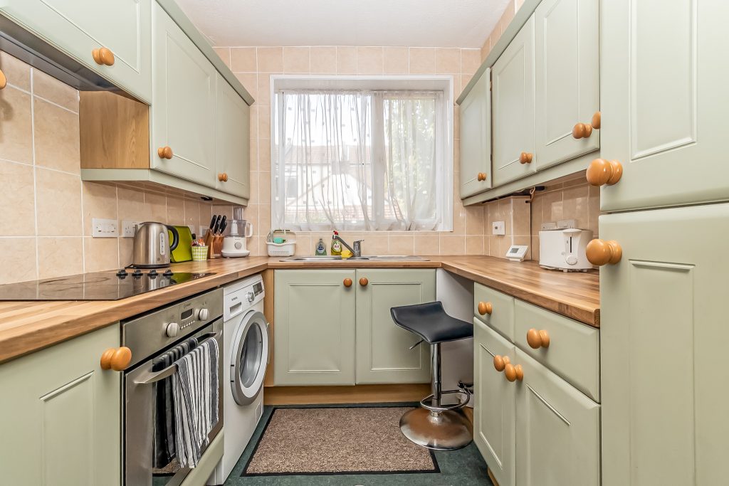 2 bedroom house Sold STC, Sutherland Road, Southsea, PO4 – photo 7