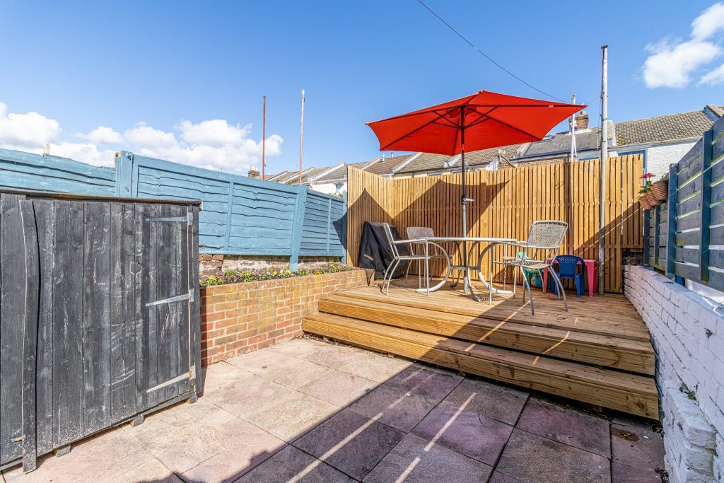 2 bedroom house Sold STC, Londesborough Road, Southsea, PO4 – photo 5