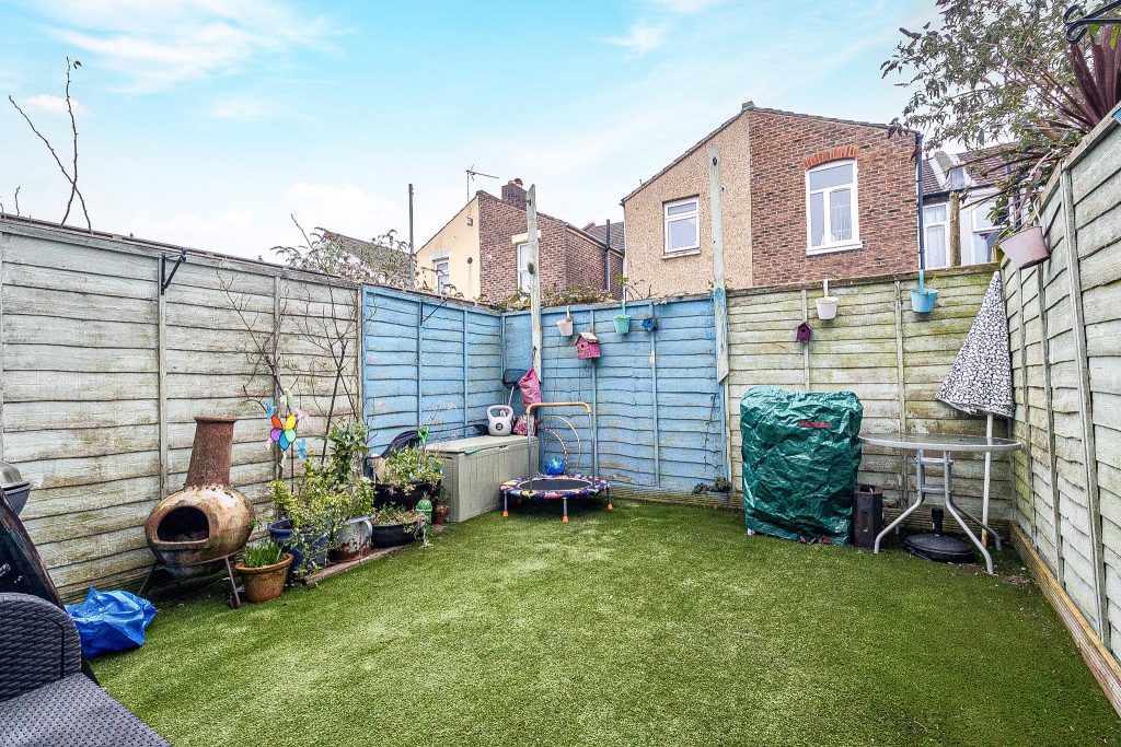 2 bedroom house Sold STC, Eastfield Road, Southsea, PO4 – photo 13