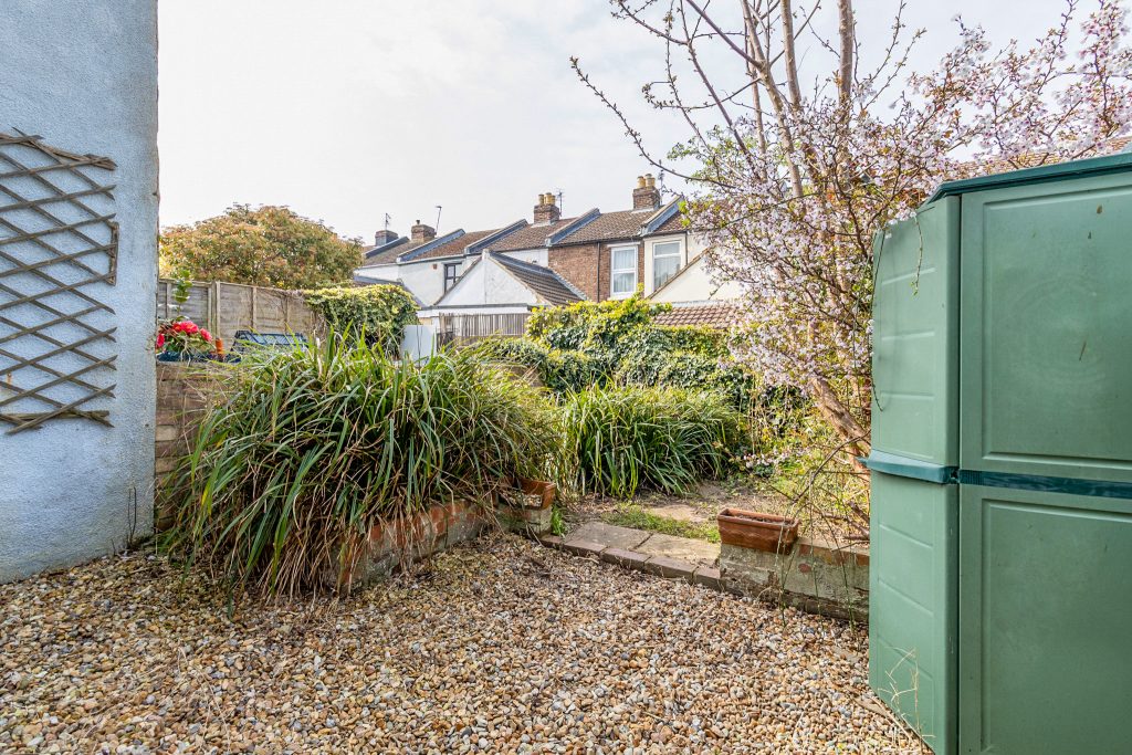 2 bedroom house Sold STC, Sutherland Road, Southsea, PO4 – photo 9