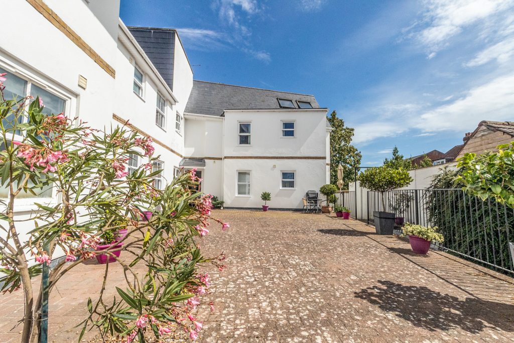 2 bedroom flat for sale, St. Vincent Road, Southsea, PO5 – photo 13