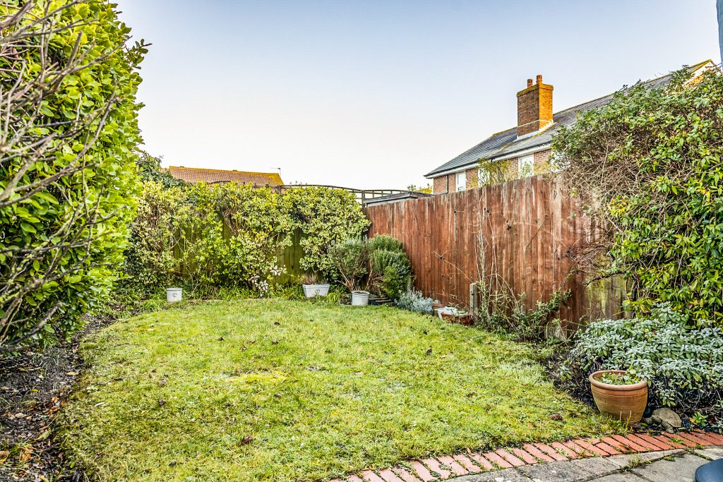 3 bedroom house Sold STC, Mountbatten Square, Southsea, PO4 – photo 10