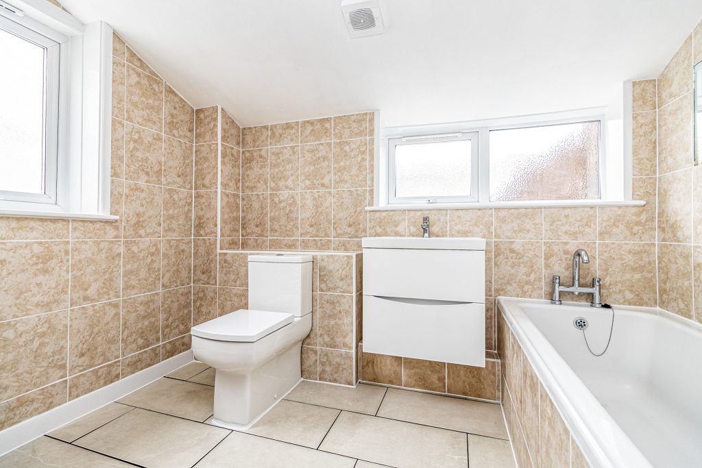 2 bedroom house Sold STC, Catisfield Road, Southsea, PO4 – photo 13