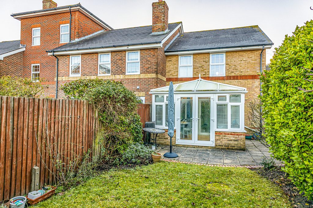 3 bedroom house Sold STC, Mountbatten Square, Southsea, PO4 – photo 8