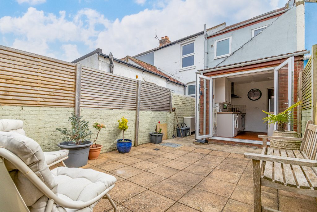 2 bedroom house Sold STC, Priory Road, Southsea, PO4 – photo 12