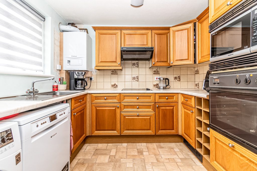 3 bedroom house Sold STC, Meryl Road, Southsea, PO4 – photo 10