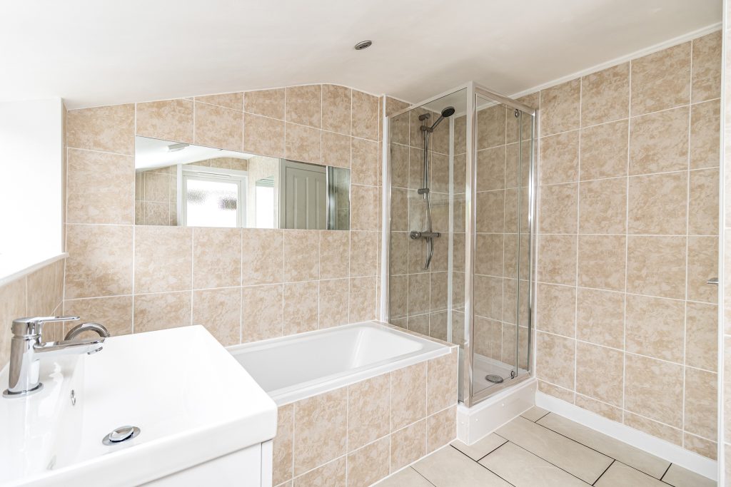 2 bedroom house Sold STC, Catisfield Road, Southsea, PO4 – photo 14
