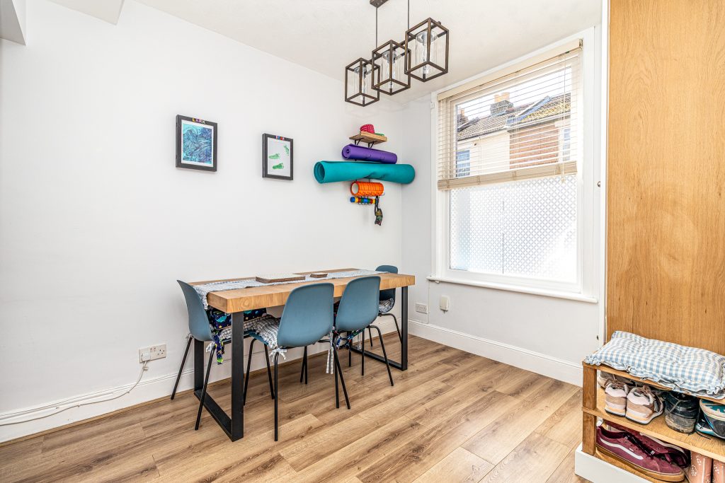2 bedroom house Sold STC, Londesborough Road, Southsea, PO4 – photo 8