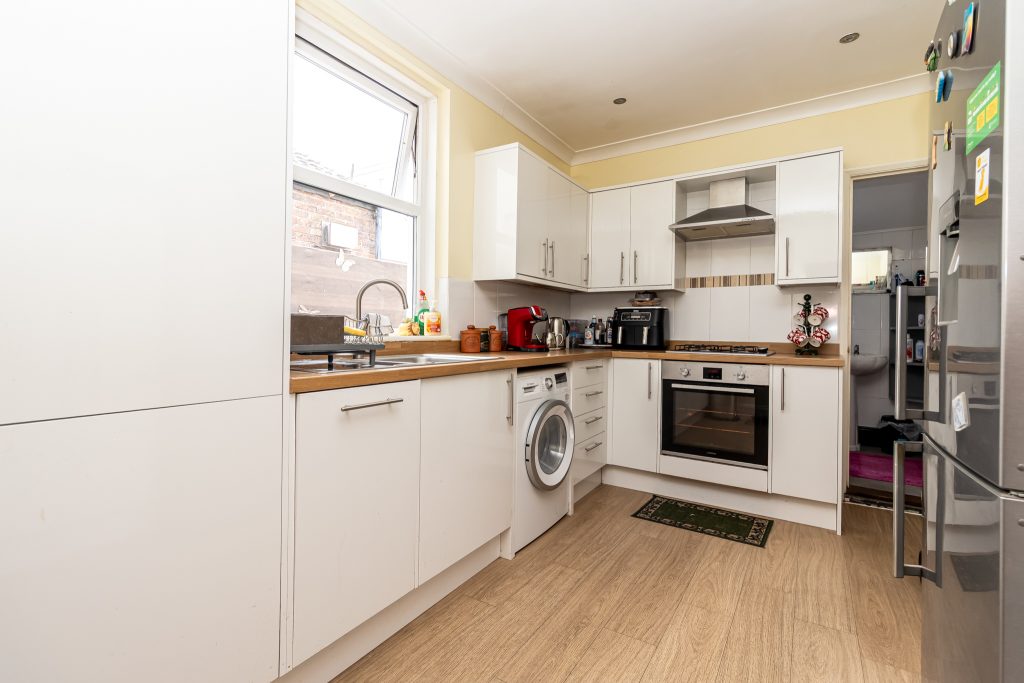 2 bedroom house Sold STC, Frogmore Road, Southsea, PO4 – photo 9