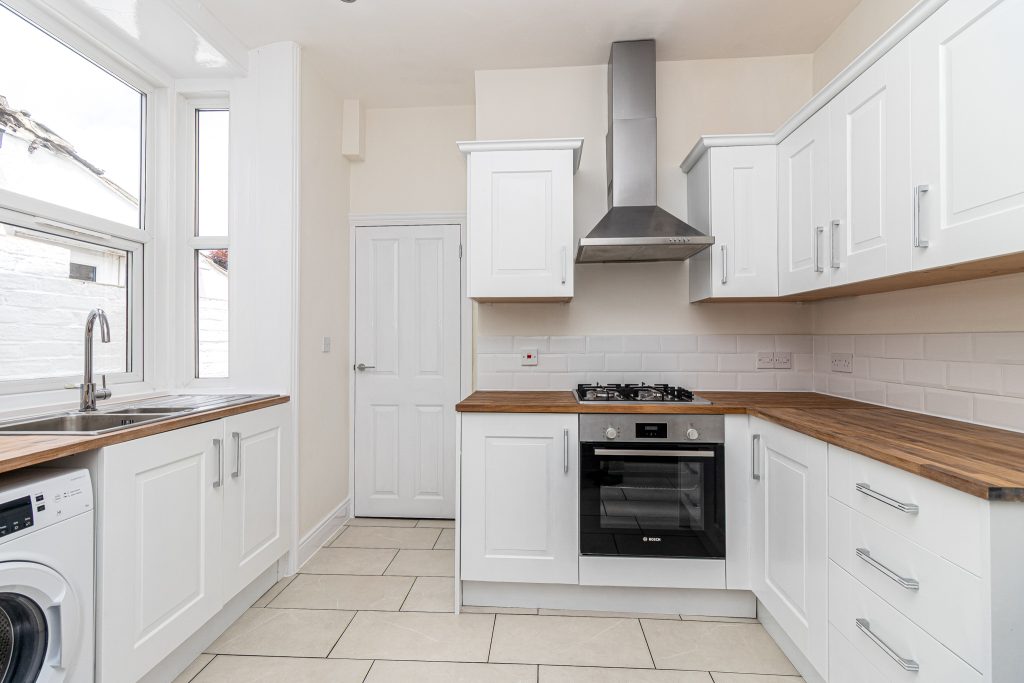 2 bedroom house Sold STC, Catisfield Road, Southsea, PO4 – photo 15