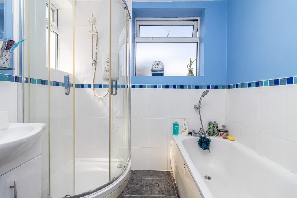 2 bedroom house Sold STC, Talbot Road, Southsea, PO4 – photo 16