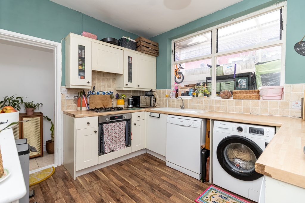 2 bedroom house Sold STC, Eastfield Road, Southsea, PO4 – photo 8