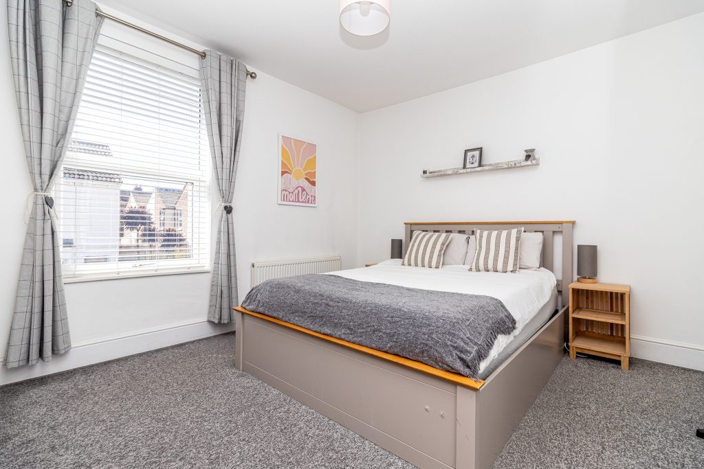 2 bedroom house Sold STC, Westfield Road, Southsea, PO4 – photo 16