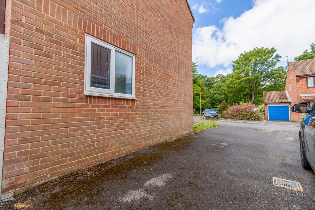 2 bedroom house Sold STC, Benham Drive, Portsmouth, PO3 – photo 16