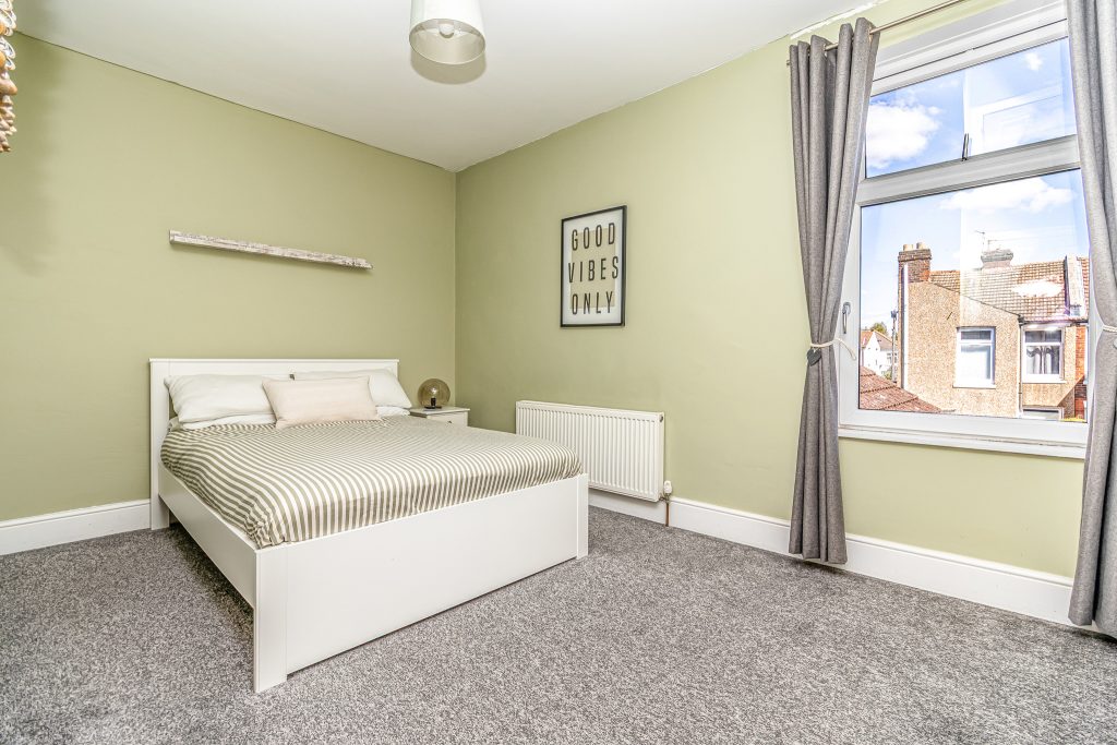 2 bedroom house Sold STC, Westfield Road, Southsea, PO4 – photo 17