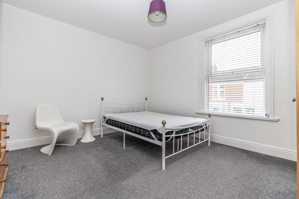 2 bedroom house Sold STC, Maxwell Road, Southsea, PO4 – photo 14