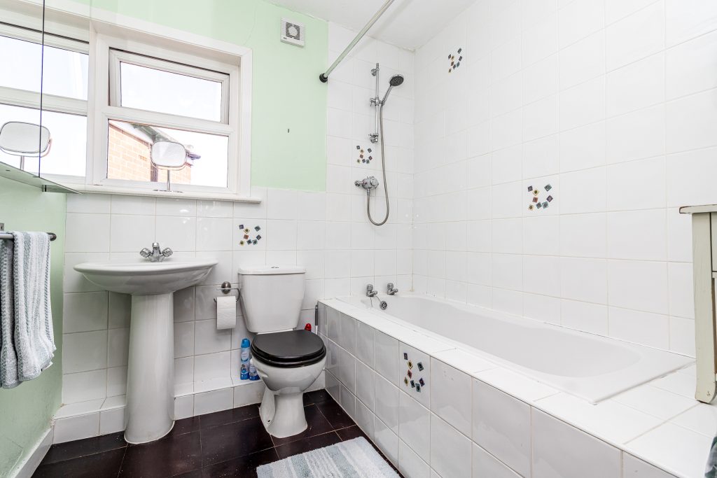 3 bedroom property for sale, Waverley Grove, Waverley Court, PO4 – photo 16