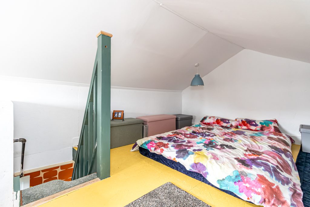 2 bedroom house Sold STC, Cromwell Road, Southsea, PO4 – photo 9