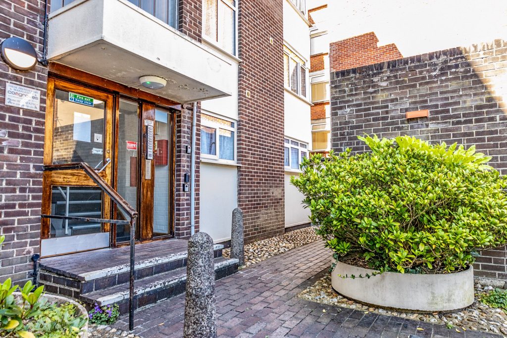 2 bedroom flat for sale, Eastern Parade, Gannet House, PO4 – photo 2