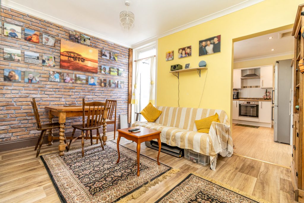 2 bedroom house Sold STC, Frogmore Road, Southsea, PO4 – photo 2