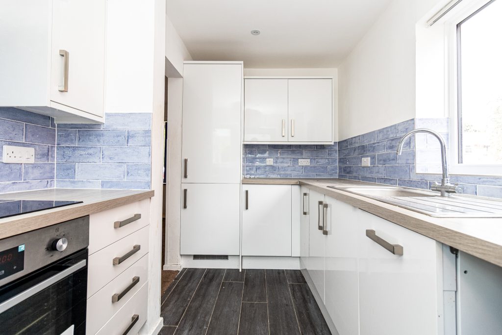 2 bedroom house Sold STC, Benham Drive, Portsmouth, PO3 – photo 2