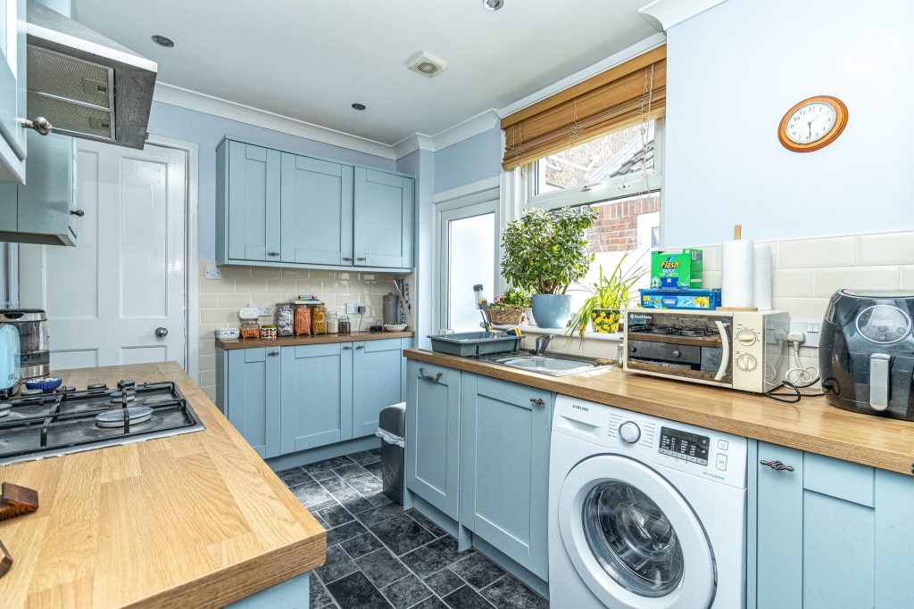 2 bedroom house Sold STC, Talbot Road, Southsea, PO4 – photo 2