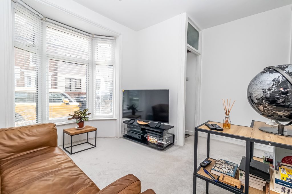 2 bedroom house Sold STC, Sutherland Road, Southsea, PO4 – photo 2