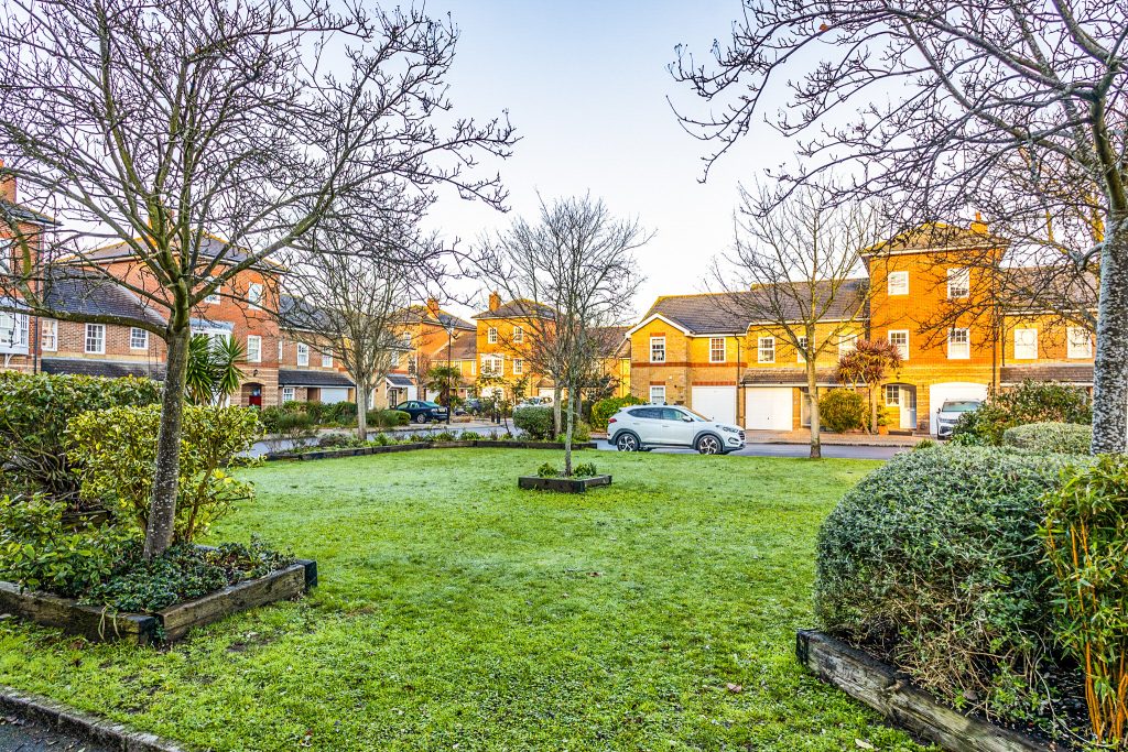 3 bedroom house Sold STC, Mountbatten Square, Southsea, PO4 – photo 15