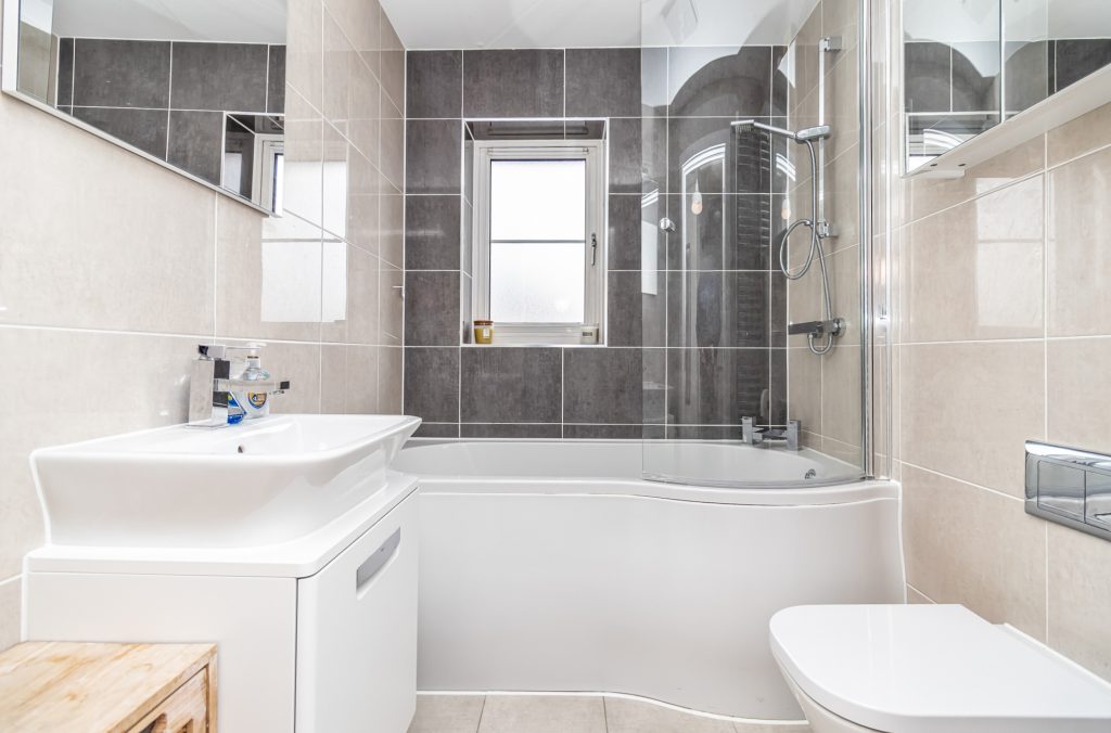 3 bedroom house Sold STC, Gleave Close, Southsea, PO4 – photo 19