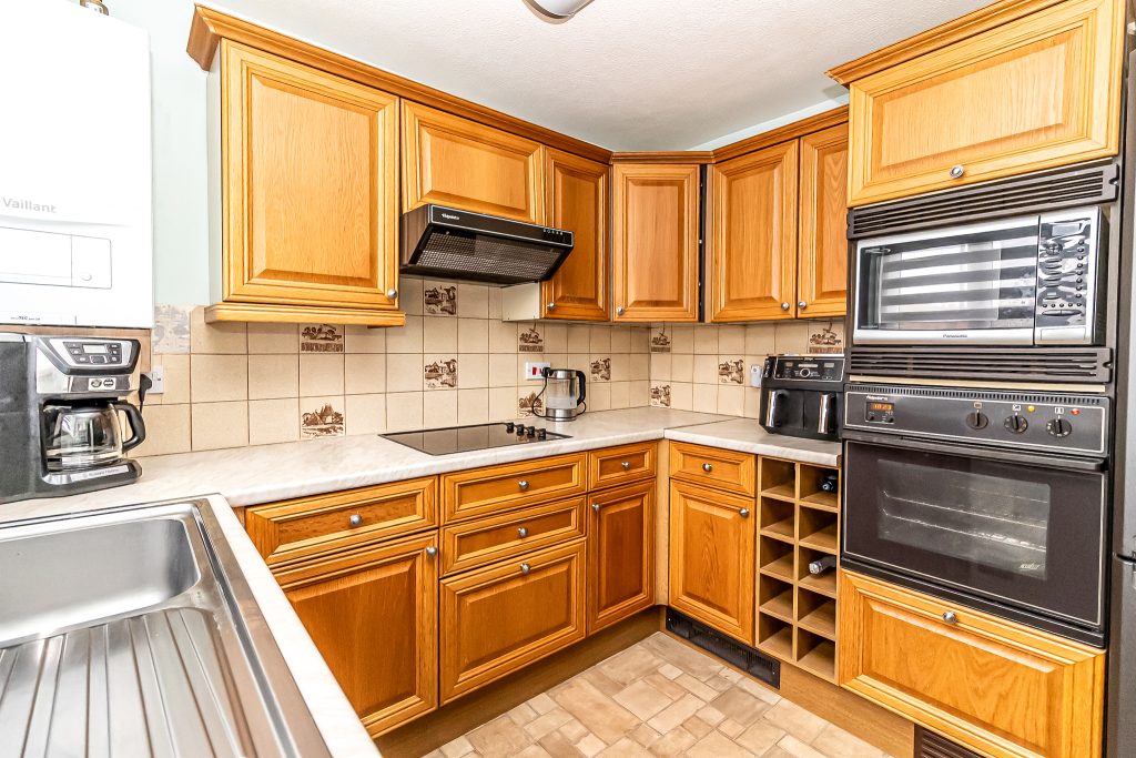 3 bedroom house Sold STC, Meryl Road, Southsea, PO4 – photo 3