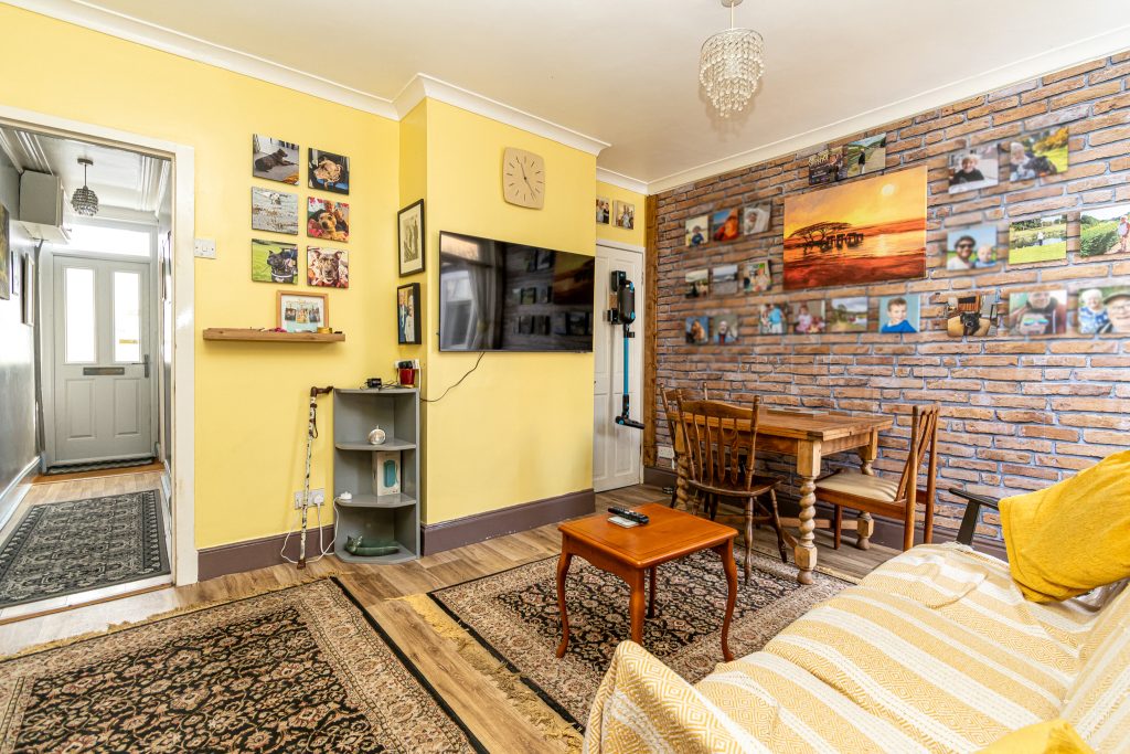 2 bedroom house Sold STC, Frogmore Road, Southsea, PO4 – photo 3