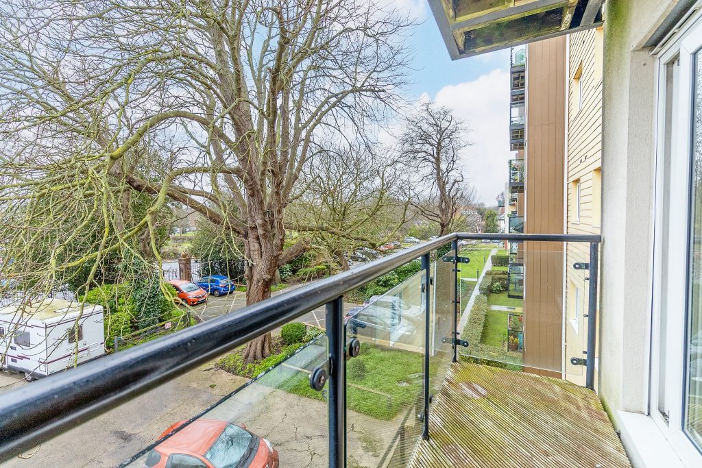 2 bedroom property for sale, Gisors Road, Southsea, PO4 – photo 3