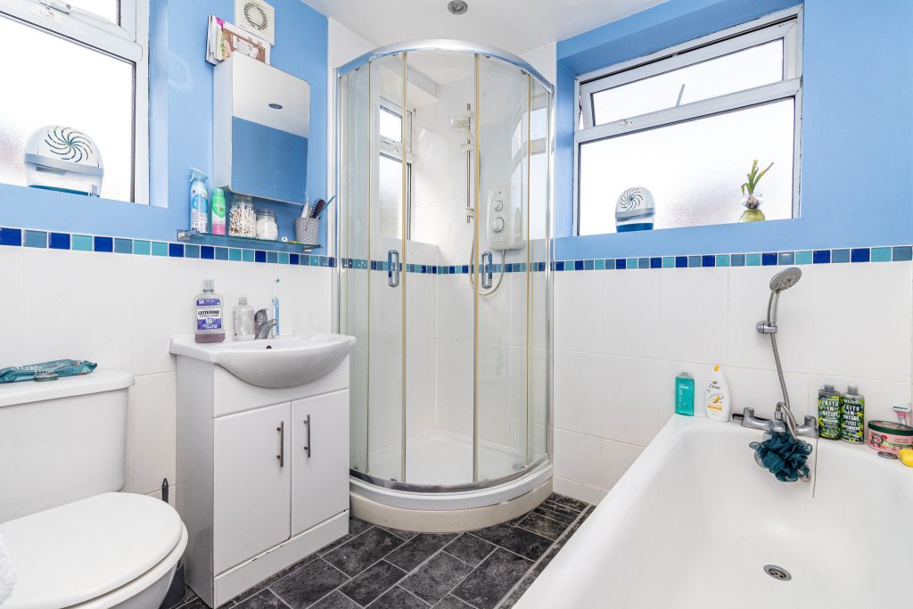 2 bedroom house Sold STC, Talbot Road, Southsea, PO4 – photo 3