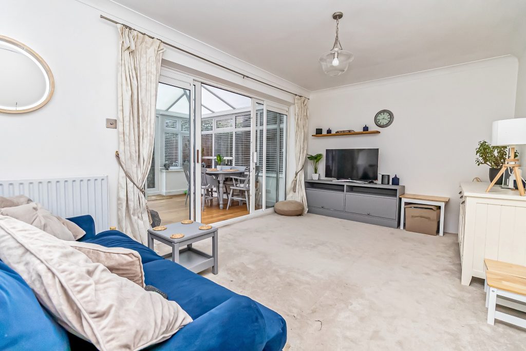 3 bedroom house Sold STC, Mountbatten Square, Southsea, PO4 – photo 3