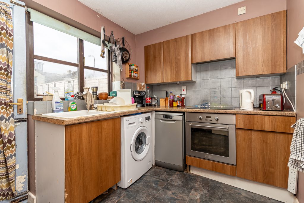 2 bedroom house Sold STC, Blenheim Court, Southsea, PO4 – photo 3