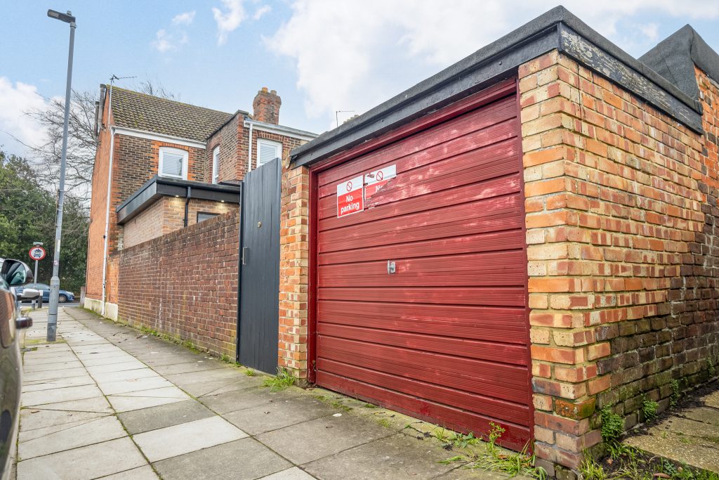 3 bedroom house Sold STC, Priory Crescent, Southsea, PO4 – photo 27