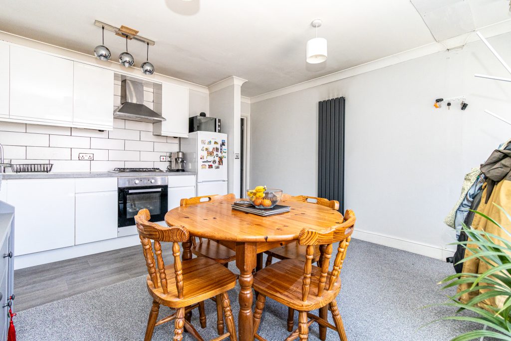 2 bedroom property for sale, Fawcett Road, Southsea, PO4 – photo 4