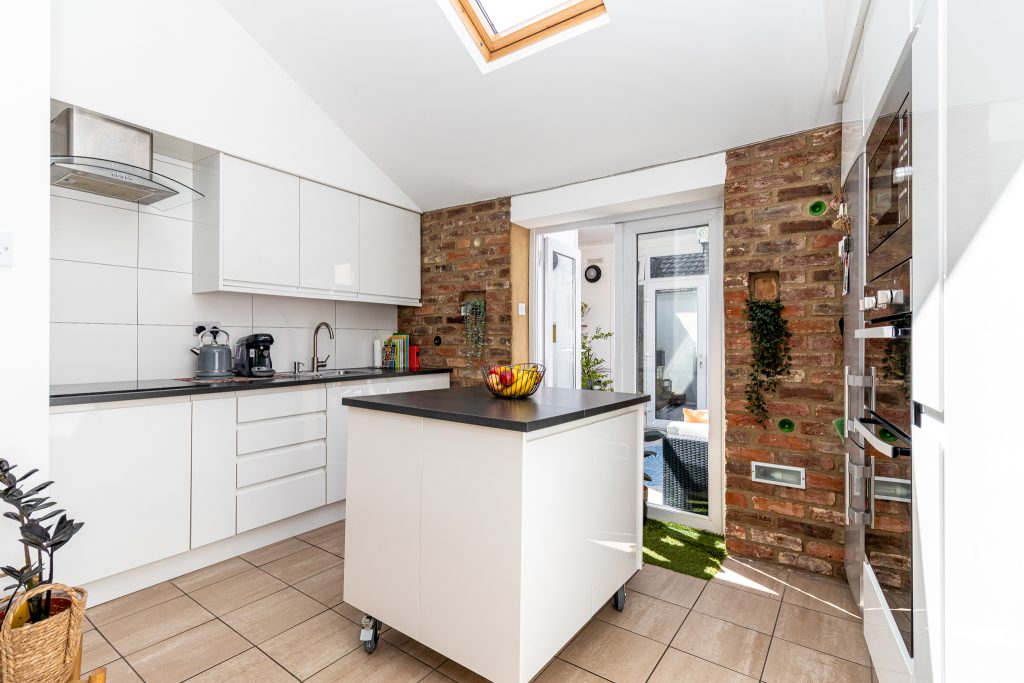 3 bedroom house Sold STC, Ruskin Road, Southsea, PO4 – photo 4