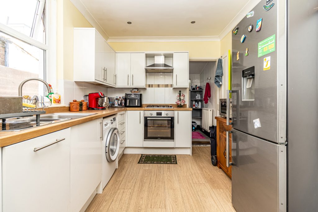 2 bedroom house Sold STC, Frogmore Road, Southsea, PO4 – photo 4