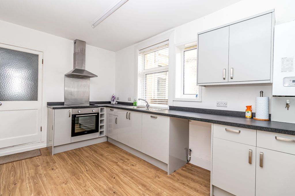 2 bedroom house Sold STC, Maxwell Road, Southsea, PO4 – photo 5