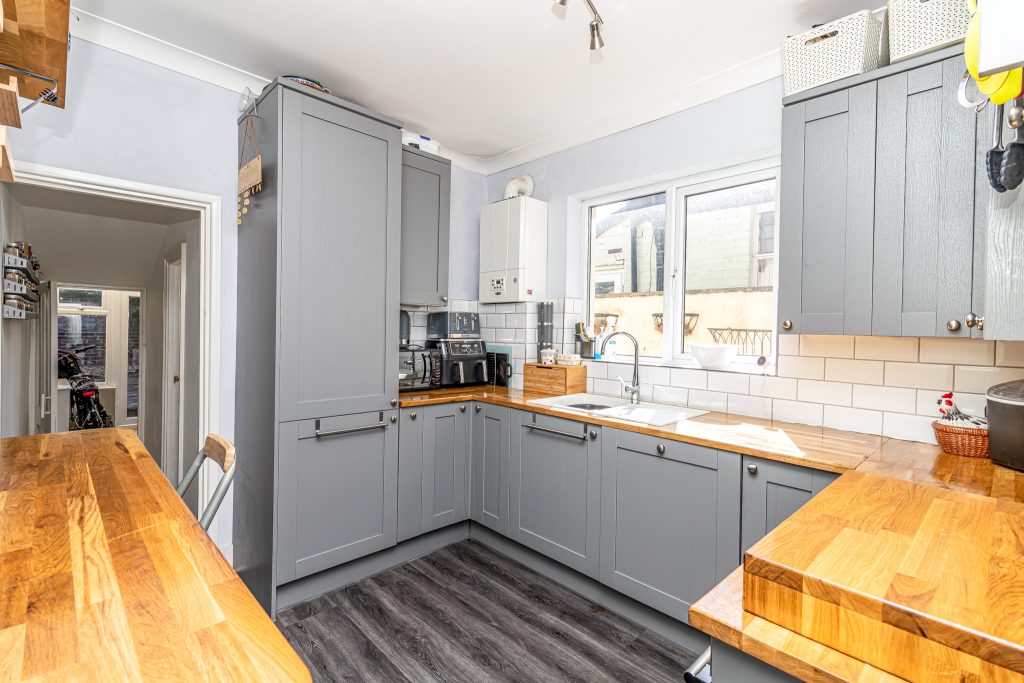 2 bedroom house for sale, Vernon Avenue, Southsea, PO4 – photo 2