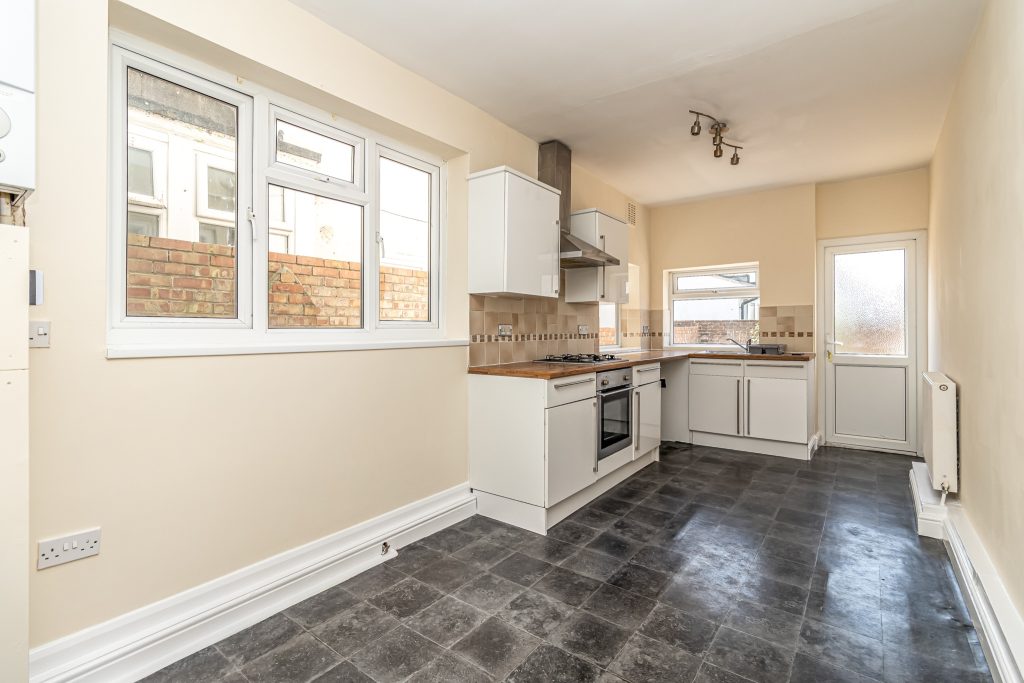 3 bedroom house Sold STC, Prince Albert Road, Southsea, PO4 – photo 3