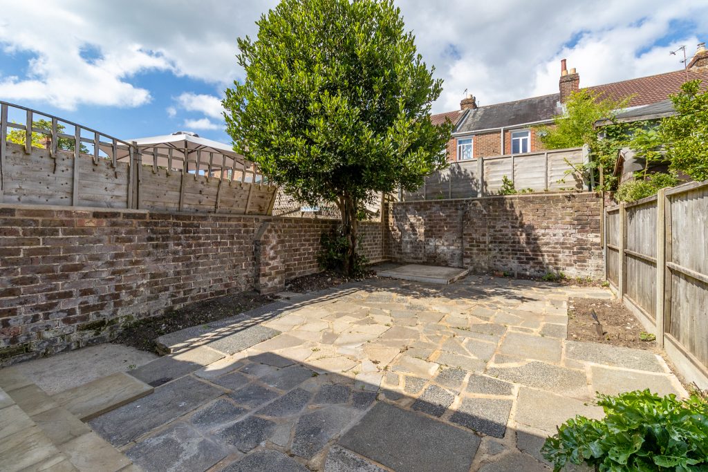 3 bedroom house Sold STC, Catisfield Road, Southsea, PO4 – photo 13