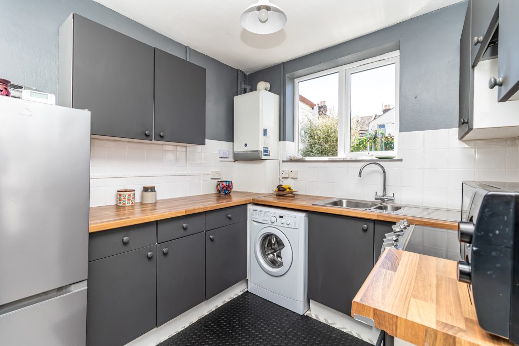 2 bedroom house Sold STC, Trevor Road, Southsea, PO4 – photo 4