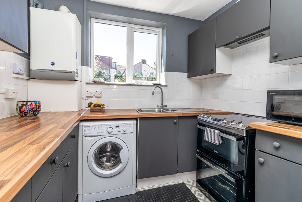 2 bedroom house Sold STC, Trevor Road, Southsea, PO4 – photo 15
